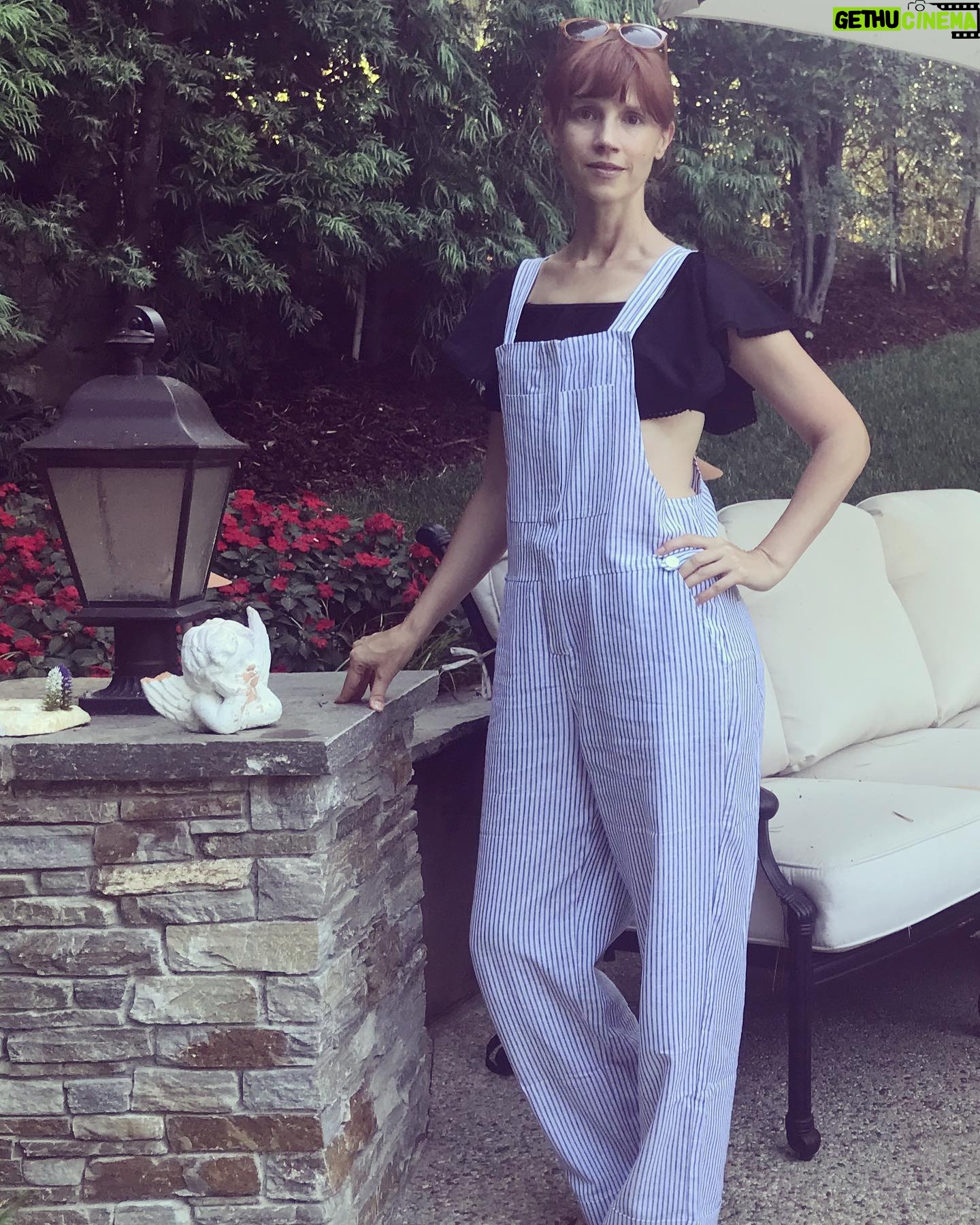 Julie McNiven - 1.6K Likes - In LOVE with my #NowGenXKohls overalls! So proud of my talented friend @nowandgen for designing her own line of cute clothes at @kohls
.
Paired with a green tee, a bikini top, and a maroon peekaboo midriff.
.
Part of her proceeds will be donated to @greenforall_official !
.
More pics and link in stories.