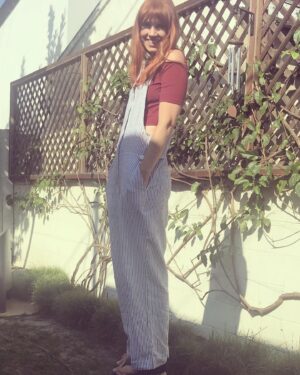 Julie McNiven Instagram - In LOVE with my #NowGenXKohls overalls! So proud of my talented friend @nowandgen for designing her own line of cute clothes at @kohls 
.
Paired with a green tee, a bikini top, and a maroon peekaboo midriff. 
.
Part of her proceeds will be donated to @greenforall_official ! 
.
More pics and link in stories.