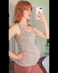 Actress Julie McNiven HD Instagram Photos and Wallpapers April 2023