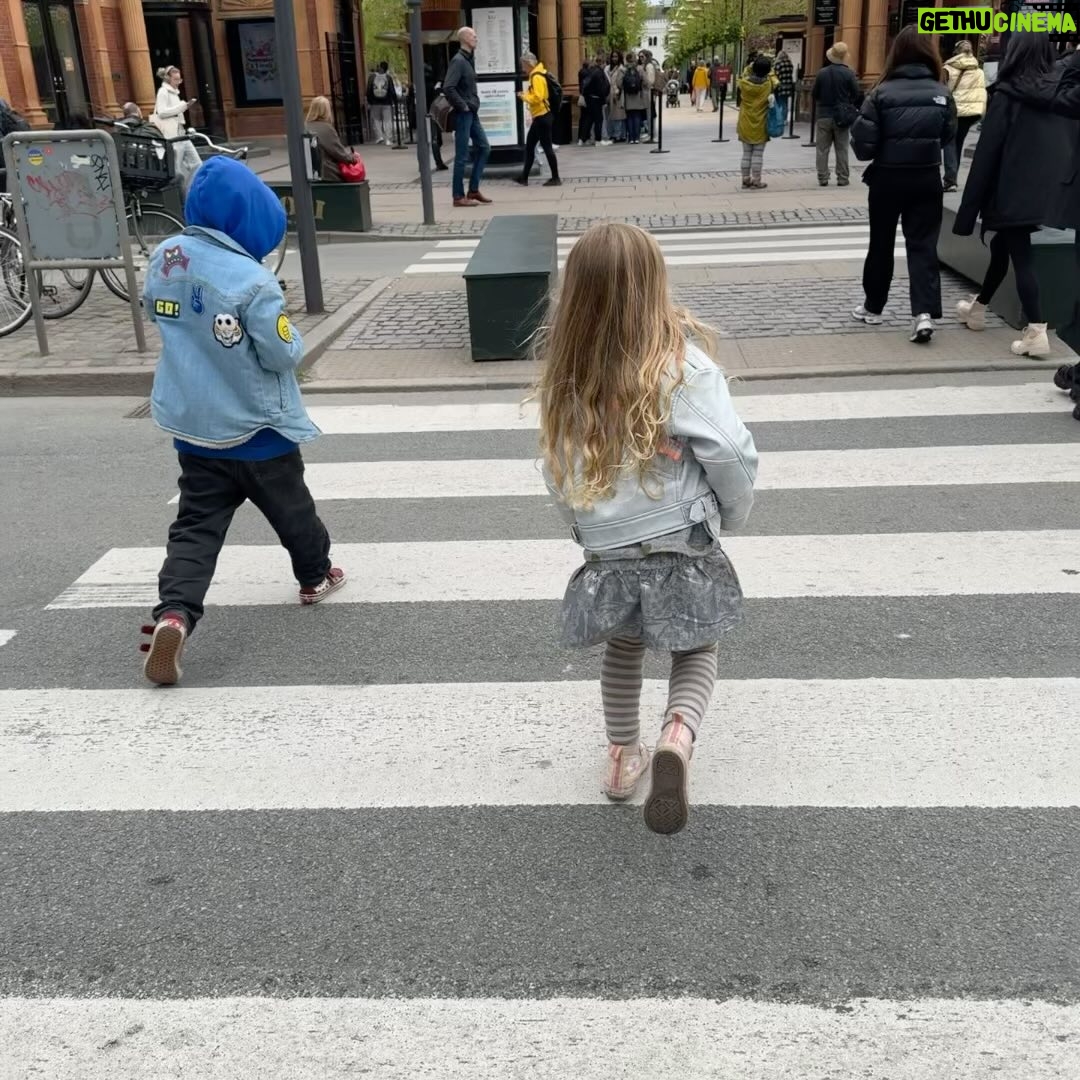 Julie R. Ølgaard - 329 Likes - Verdens bedste Roxie 5 år i dag 🇩🇰 Du er helt din egen og det håber jeg ALDRIG forandrer sig🫶🏻 Tillykke ❤️
