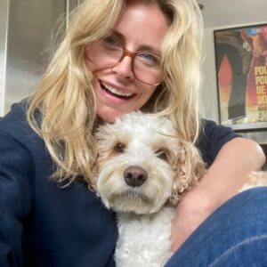 Julie du Page Instagram - Joyeux 7e anniversaire Monsieur Boogie, mon buddy à qui je parle quand personne m’écoute, mon toutou, ma doudou, ma bouillotte. Il ne te manque que la parole… et encore! Le sais-tu combien tu me fais du bien? 🐶🫶🏻❤️ #doglover #monsieurboogie