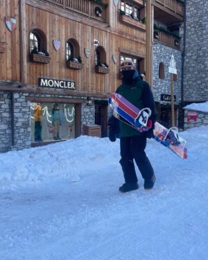 Julien Coste Instagram - Si je peux vous donner un conseil n’hésite surtout pas à découvrir cette station vraiment incroyable 🏂❄️☀️