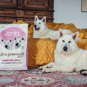 Julien Doré Instagram - Fier de mes loups @simoneetjeanmarc qui ont créé une édition limitée de paquets de croquettes et bouteilles d’huile de saumon au profit de @la_spa 🐾💕

@ultrapremiumdirect 
(Lien en story)
📸 by @goledzinowski