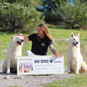 Julien Doré Instagram - Aujourd’hui fierté Max : @simoneetjeanmarc ont remis un chèque de 60 000€ à @la_spa grâce aux bénéfices des croquettes @ultrapremiumdirect à leur effigie 🎁🐶🎄👏🎉
