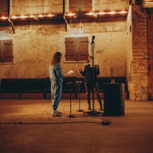 Julien Doré Instagram - Le J et la S 😍

« Paroles Paroles » en duo dans #IMPOSTEUR 
Nouvel Album dispo en précommande le 17.07 ⏰

📸 by @goledzinowski