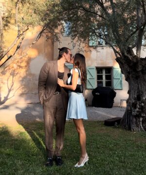 Julien Geloën Instagram - 48h sur la love planet 🪐🤍💍
