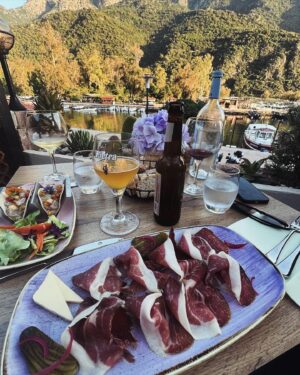 Julien Guirado Instagram - @restaurant_a_gioia 𝟐𝟎𝟐𝟒 ⚓️𝐎𝐮𝐯𝐞𝐫𝐭 𝐌𝐢𝐝𝐢 𝐞𝐭 𝐒𝐨𝐢𝐫 🐠

🍴𝐶𝑢𝑖𝑠𝑖𝑛𝑒 𝑀é𝑑𝑖𝑡𝑒𝑟𝑟𝑎𝑛é𝑒𝑛𝑛𝑒 & 𝑆𝑢𝑑-𝐴𝑚é𝑟𝑖𝑐𝑎𝑖𝑛𝑒 🌮
🎣| 𝓟ê𝓬𝓱𝓮 𝓛𝓸𝓬𝓪𝓵𝓮 | 🐠🐟🦞|𝓟𝓻𝓸𝓭𝓾𝓲𝓽𝓼 𝓕𝓻𝓪𝓲𝓼|
🍸| 𝐶𝑜𝑐𝑘𝑡𝑎𝑖𝑙𝑠 & 𝐵𝑜𝑛𝑛𝑒 𝐻𝑢𝑚𝑒𝑢𝑟🦋
📍| 𝑃𝑜𝑟𝑡 𝑑𝑒 𝑃𝑜𝑟𝑡𝑜, 𝐶𝑜𝑟𝑠𝑒
📲 0607224484 ou Par Dm Instagram 

#corse #portocorse #portdeporto #piana #corsedusud #corsica #marinedeporto #restaurant