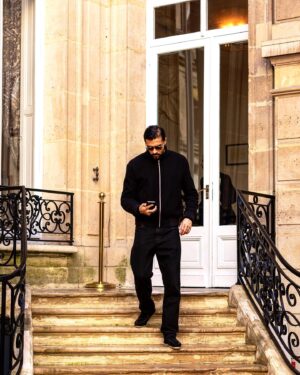 Julien Guirado Instagram - Ravis d’avoir pu participer à cette conférence ou le thème aborder était «  code sociaux professionnels «  avec ces élèves de La Sorbonne @excellencepropulsion dans ce lieu unique @hotelalfredsommier @mavrickgaland