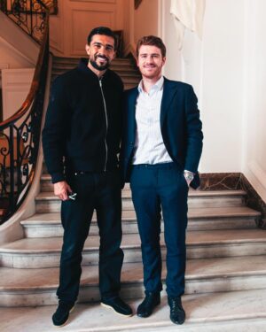 Julien Guirado Instagram - Ravis d’avoir pu participer à cette conférence ou le thème aborder était «  code sociaux professionnels «  avec ces élèves de La Sorbonne @excellencepropulsion dans ce lieu unique @hotelalfredsommier @mavrickgaland