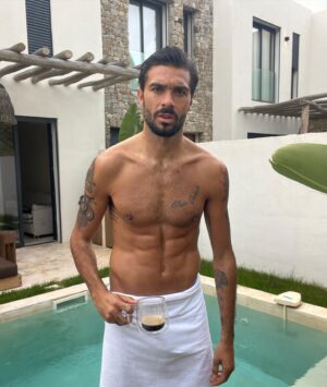 Julien Guirado Instagram - Vivez l’expérience NA XAMENA 🌵🍋 à 15 min de Saint-Tropez, piscine privée, 150 mètres de la mer. @olakalagroup_