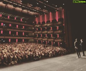 Julien Lacroix Instagram - 2000 personnes pour la première à Québec !  Merci #monamiwalid