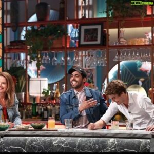 Julien Lacroix Instagram - Pleurer de rire à @bonsoirbonsoirrc  Merci @jpwauthier @adibalkld @alexstreliski et Isabel Richer.