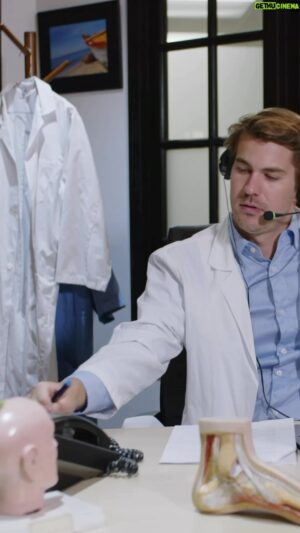 Julien Lacroix Instagram - Nouvelle vidéo! Pour arrondir les fins de mois, j’ai été réceptionniste dans une clinique médicale.

Pour venir me voir scène, lien dans ma bio ❤️