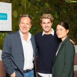 Julien Lacroix Instagram - Quelques comédiens du @projet2000 en onde à l’hiver 2020 sur @icitoutv ! J’ai hâte !!!