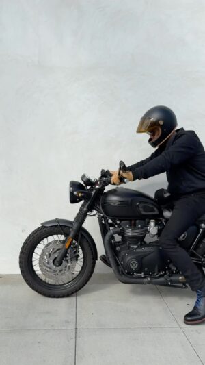 Julien Marlon Samani Instagram - Motorcycle outfit, but stylish thanks to the @aetherapparel Motorboots.
-
-
-
#motorcycle #triumph #t120 #t120black #t120ace #triumphace