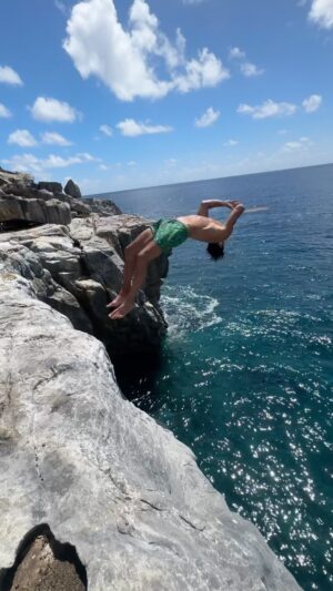 Julien Marlon Samani Instagram - CASSE-COU 
#cliffjumping #caribbean #stbarth #fwi