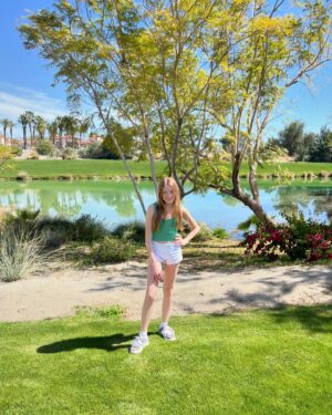 Juliet Donenfeld Instagram - That’s a wrap on my Palm Springs vacation! 🌴☀️
.
#springbreak #palmsprings #pool #pinacolada #activitycenter #crafts #games #tennis #pickleball #moviebythepool #funtimes #lastminutevacations #canceledhawaii #hawaiinexttime #workinggirl #actress 
#julietdonenfeld
