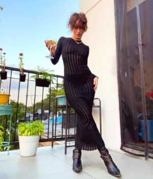 Juliette Marsault Instagram - Mon entourage se marie et fait des bébés mais moi je suis trop occupée à faire le tour du monde pour créer des cercles de femmes où on se vaccine contre le patriarcat et on twerk. Mood.