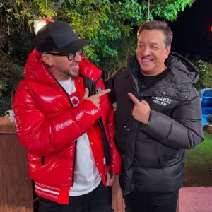 Julio César Rodríguez Instagram - Ya está en nuestro canal de Youtube @lajunta_oficial el capítulo con mi partner @delaghetto ! Lleno de historias increíbles especiales para el nuevo conductor del programa  De LaJC! No te lo pierdas ♥️🖤♥️🖤
