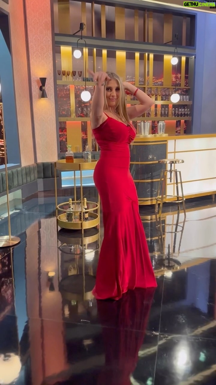 Julio César Rodríguez - 46.5K Likes - Nosotros creemos que quedó épico, ¿o no @shishibosspaulito ? 💃🏻❤️
AHORA por @chilevision se viene un capítulo imperdible de @podemoshablarchv 📺 Con invitados espectaculares y la participación de @yerkopuchentooficial, que no perdona!!