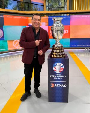 Julio César Rodríguez Instagram - ¡Todos pegados a la pantalla apoyando a #LaRojaxCHV! 🇨🇱❤️❤️❤️⚽️