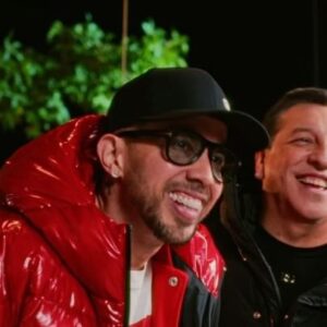 Julio César Rodríguez Instagram - Este jueves rompemos con mi querido amigo  @delaghetto en @lajunta_oficial Tremenda conversa! Un capítulo memorable lleno de humor y sentimientos!!!♥️🖤
Atentos ahí.. hasta @darell sabe que somos el programa número 01 de este territorio. 

“Fronteamos porque podemos”. ♥️🖤
