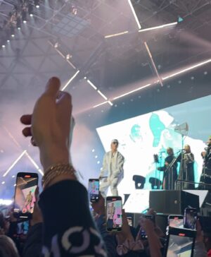 Julio César Rodríguez Instagram - Maravilloso ayer ver a @jere.klein haciendo su primer @movistararena repleto de gente coreando todas sus canciones!!! No hay límites querido para tu carrera! ♥️