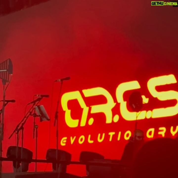 Julio César Rodríguez - 21.1K Likes - Maravilloso ayer ver a @jere.klein haciendo su primer @movistararena repleto de gente coreando todas sus canciones!!! No hay límites querido para tu carrera! ♥️