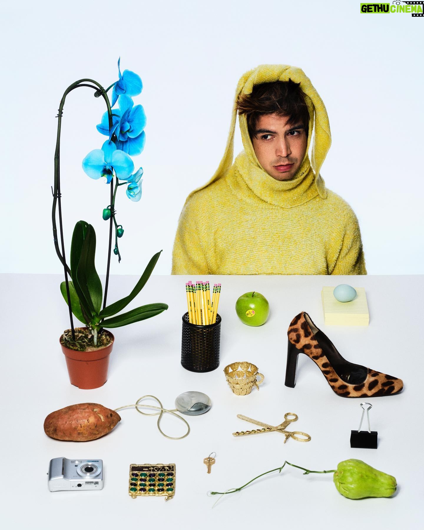 Julio Torres - 20.4K Likes - Hehe with @blobbybloherty 🍇 for @ceromagazine in support of @problemista
Styling by @anatolli
Hair by @junyahair
Makeup by @cylersaysbeauty
Set design by @noemibonazzi
