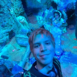 Julio Torres Instagram - Hi plz hold @princessnokia @kimpetras
