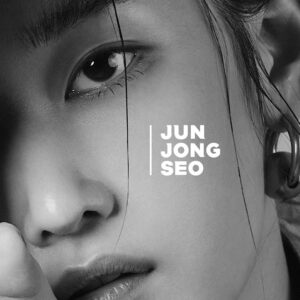 Jun Jong-seo Instagram - [#전종서]
⠀⠀
#junjongseo_official

카리스마 가득 모먼트의
종서 배우 -🖤

새로운 작품들을 통해 인사드리길 기다리고 있는
우리 전종서 배우 앞으로도 많은 사랑부탁드려요💕
⠀
#종이의집
#우리자영
⠀⠀
⠀
#전종서 #배우전종서 #junjongseo
#넷플릭스 #종이의집 #영화 #우리자영