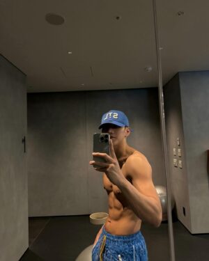 Jun.K Instagram - Happy Valentines 💌🍫
getting hot to 50°C 🙈