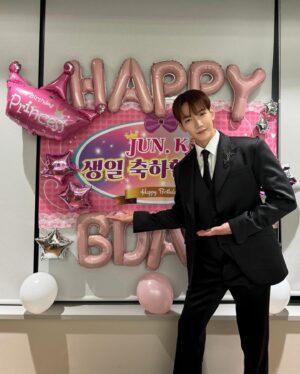 Jun.K Instagram - MZ 생파🎁🎉 
생일 축하해주셔서 감사합니다❤️
