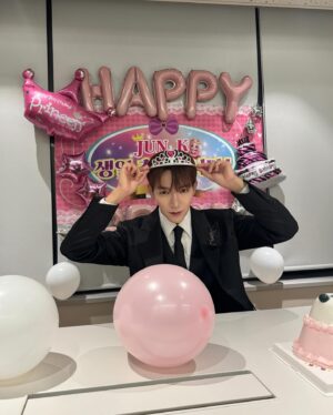 Jun.K Instagram - MZ 생파🎁🎉 
생일 축하해주셔서 감사합니다❤️
