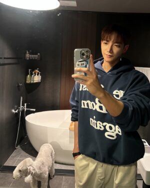 Jun.K Instagram - Command C You 🇰🇷 D-1🤳투척 슝💨

#JUN_K #준케이
#CommandCMe #CommandCYou
#준케이콘서트 #20240406 #20240407