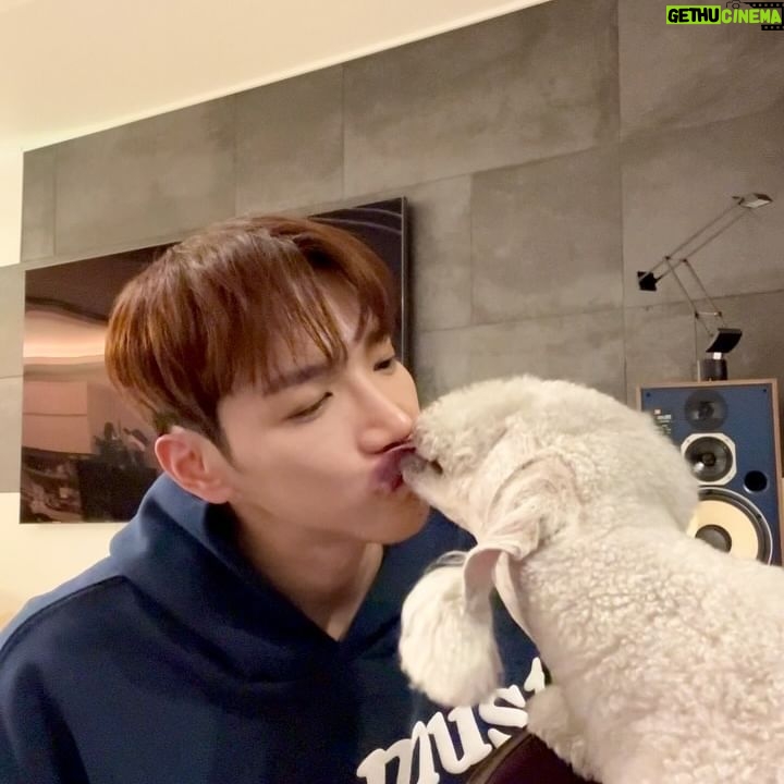 Jun.K - 26.6K Likes - Command C You 🇰🇷 D-1🤳투척 슝💨
#JUN_K #준케이
#CommandCMe #CommandCYou
#준케이콘서트 #20240406 #20240407