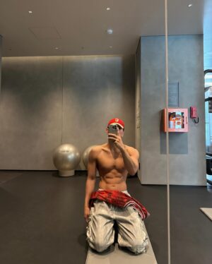 Jun.K Instagram - Command C You 🇰🇷 D-1🤳투척 슝💨

#JUN_K #준케이
#CommandCMe #CommandCYou
#준케이콘서트 #20240406 #20240407