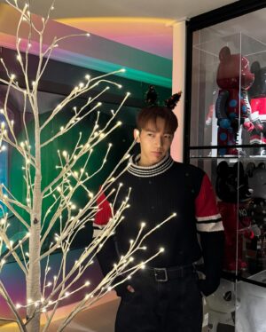 Jun.K Instagram - Merry Christmas 🎄🤭