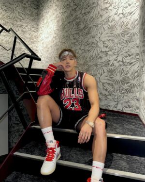 Jun.K Instagram - 🏀🍀
어릴 때부터 정말이지...농구를 잘 하고 싶었어😅

#YOKOHAMA #MBC #IDOLRADIO 🙏🏻