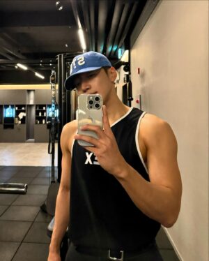 Jun.K Instagram - Hope yall staying happy until April 6-7th 🫶🏻