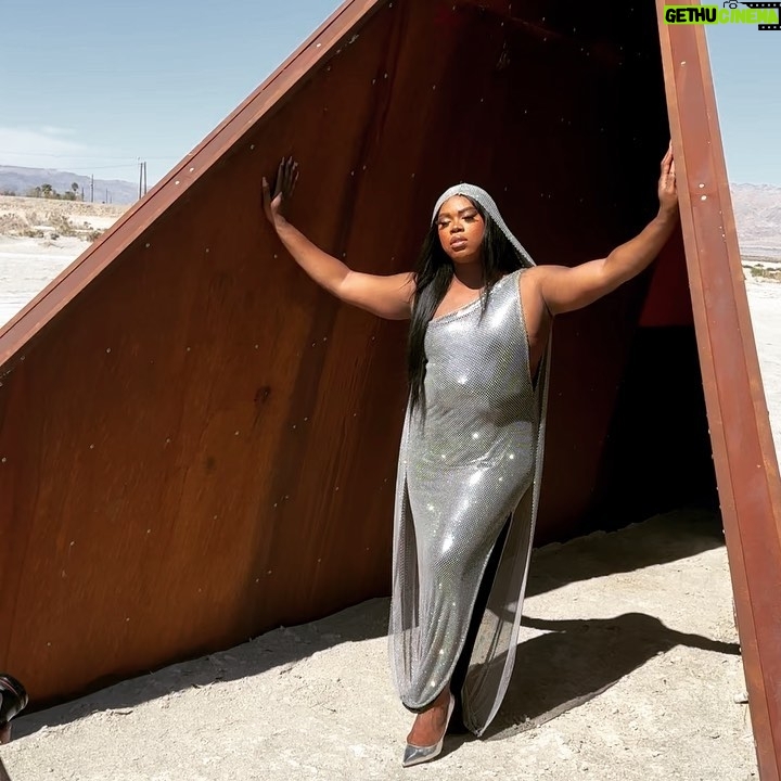 June Jambalaya - 3 Likes - You don’t care about the shade when you shine wherever you go.
.
Photo: @mastermindfotoo
Assistant: @kaflora
Dress: @ottdubai
.
.
. #dragrace #rupaulsdragrace #bridgemodels