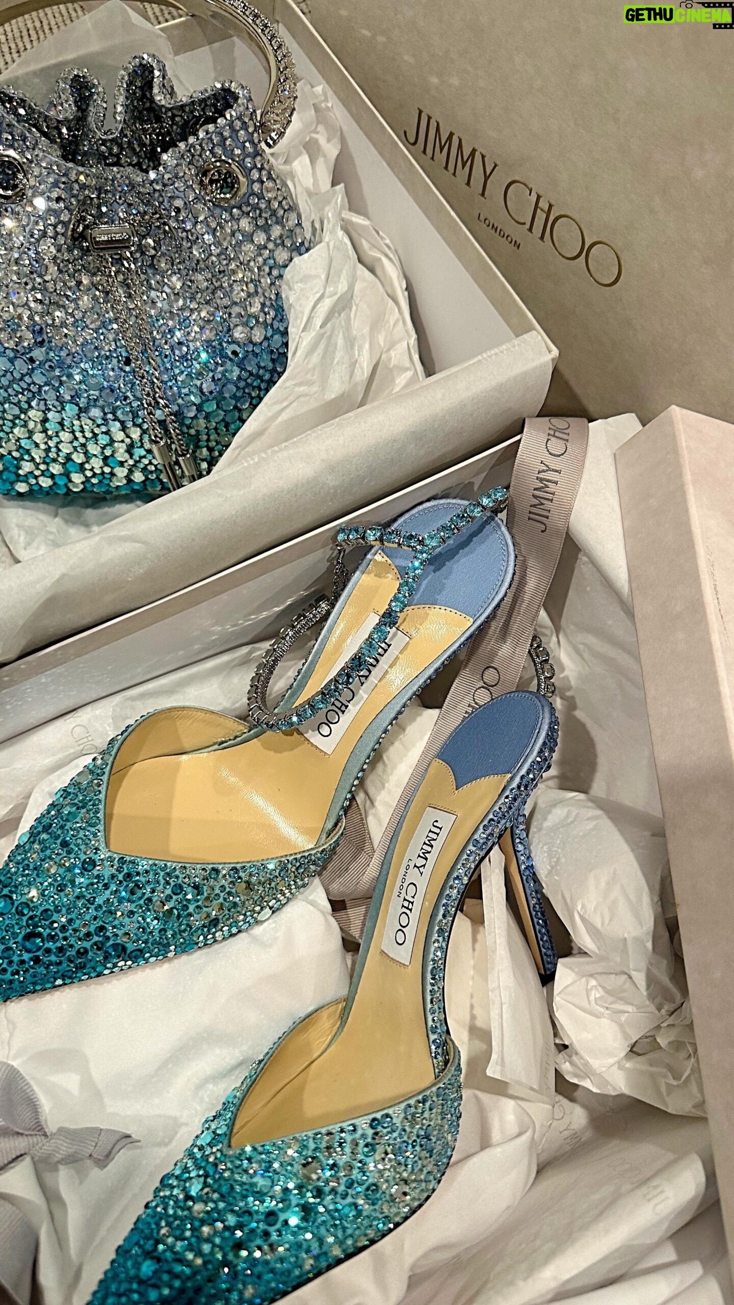 June Jambalaya - 3 Likes - Stone Your Shoes Ladies 😌
#unboxing #jimmychoo