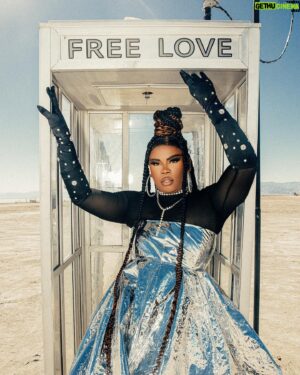 June Jambalaya Instagram - Rising🚀
.
.
. Photo: @mastermindfotoo 
. Dress: @@weishengparis 
. Assistant: @kaflora 
. Hair: @eminadohair
 . Gloves: @asanchezfashion