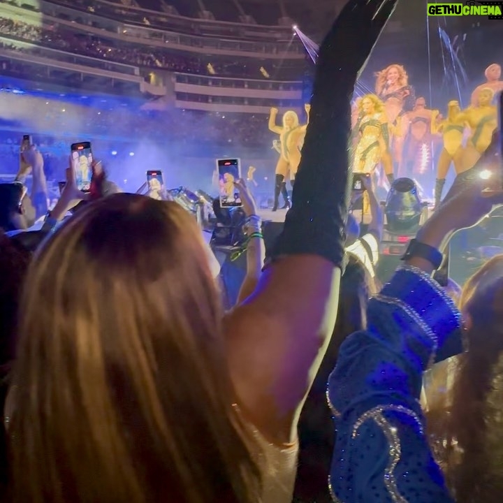 June Jambalaya - 3 Likes - "Don't miss this roll call, is you here or what?" Happy Birthday to the legend Beyonce.🐝 🖤🐝🖤
#renaissanceworldtour Round 3