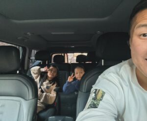 Jung Chan-sung Instagram - 대가족이다 보니 
큰차에 대한 관심이 많았었는데 
감사하게도 기아에서 EV9 
시승기회를 주셨네요! 
아이들이랑 같이 타니 
EV9이 얼마나 넓고 쾌적한지
실감이 납니다!
좋은 기회 감사합니다!
#광고 #기아 #전기차 #EV9