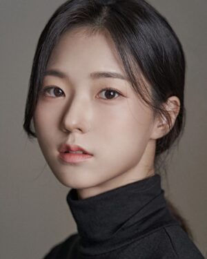 Jung Da-you Instagram - 2022년 👋 

📸 @studio_allo_ @chanhyuk_p 
💄@makeup_yeeun
