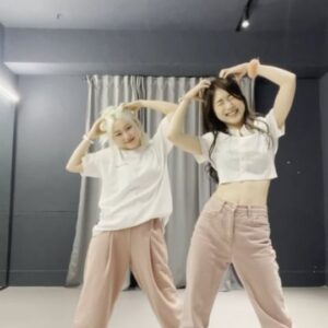 Jung Da-you Instagram - 🧸

@stayc_highup 

#reels #릴스타그램 #kpop #dance #teddybear