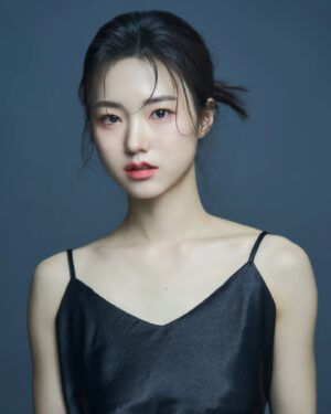 Jung Da-you Instagram - 🖤