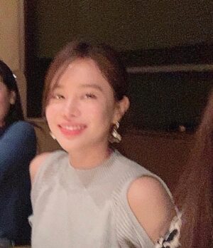 Jung Hae-na Instagram - 브이.