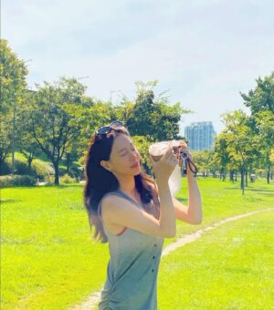 Jung Hae-na Instagram - 인생 코미디.
#나날이늘어가는엄마의사진실력.